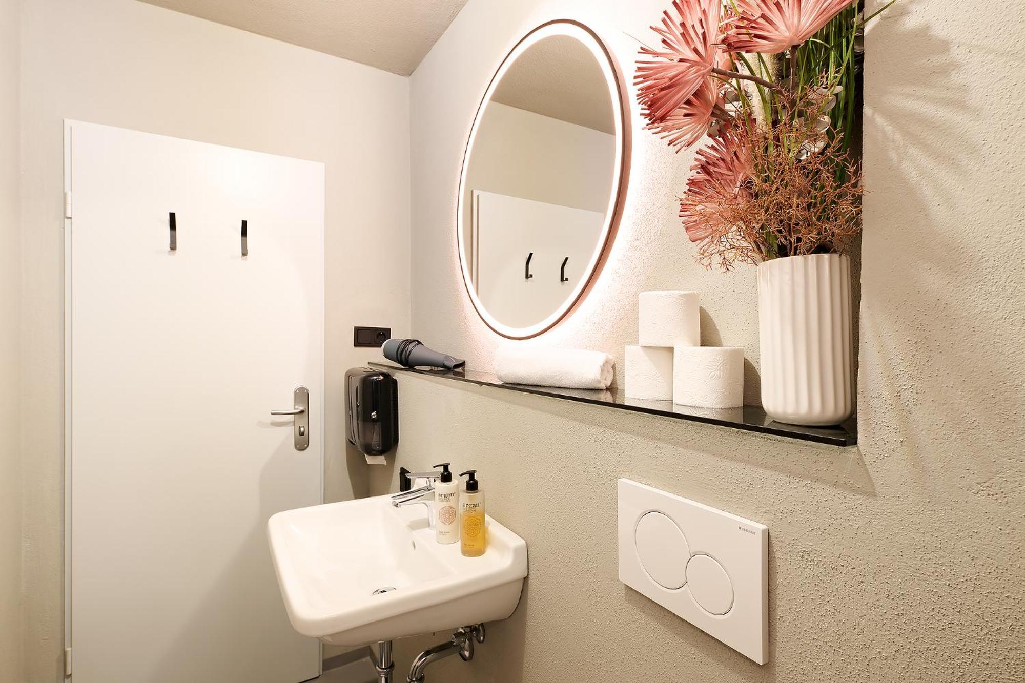 Xzllenz Kueche Bad S-Bahn Parken Smart-Tv Wellbeing Apartman Neunkirchen am Sand Szoba fotó